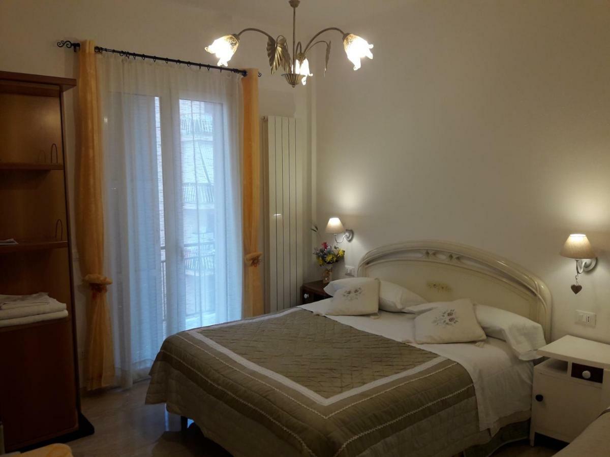 Affittacamere Sorrento Вентімілья Екстер'єр фото
